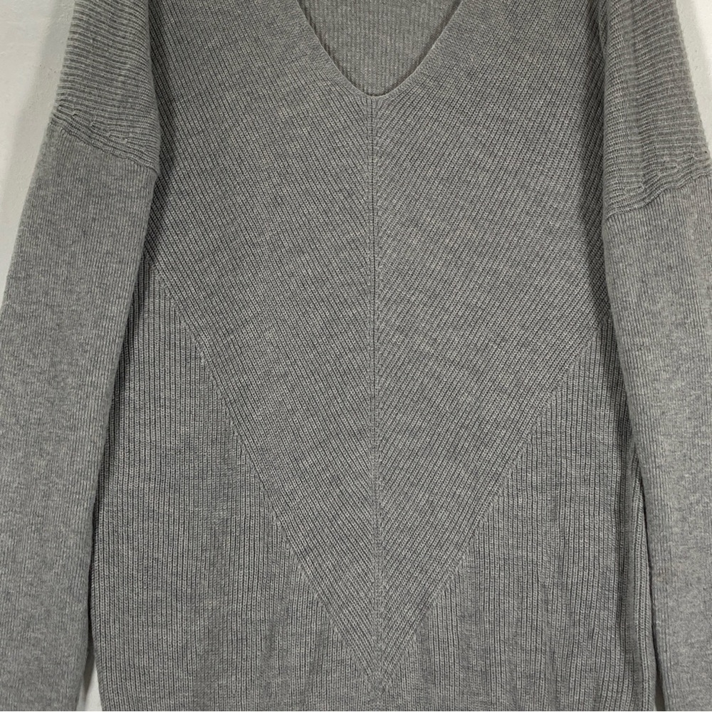 White House Black Market Women’s V Neck knit sweater gray XL wool Blend - Picture 3 of 15